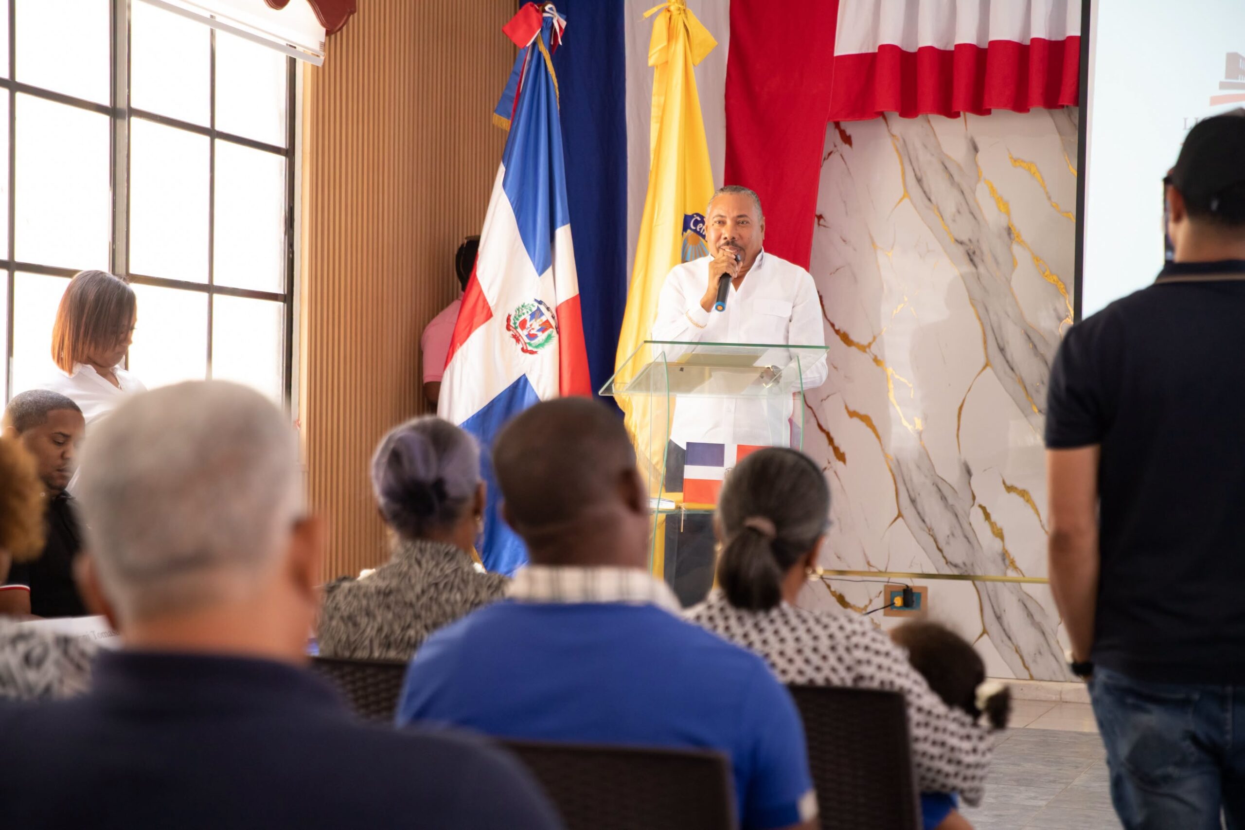 Alcalde municipal de Jimaní, Laureano Santana, presenta «proyecto de construcción de aceras y contenes en la calle 27 de Febrero de Jimaní»